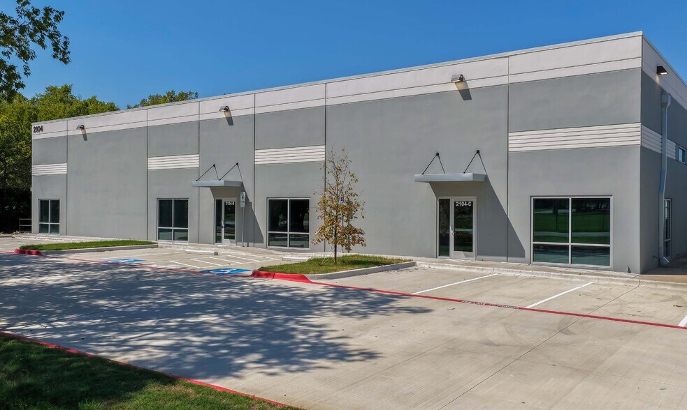 Primary Photo Of 2104-2112 Wenneca Ave, Fort Worth Flex For Sale