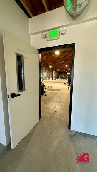 More Photos Of 6846 Lankershim Blvd, North Hollywood Warehouse For Lease