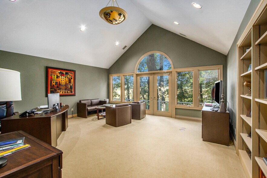 More Photos Of 7950 Moorsbridge Rd, Portage Office For Lease