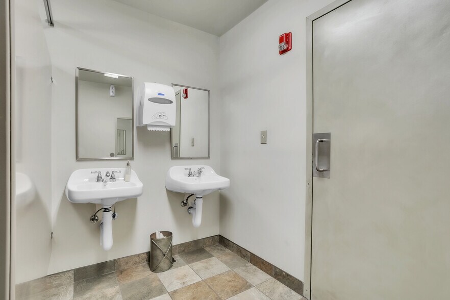 More Photos Of 1450 Pa-51, Clairton Office For Sale