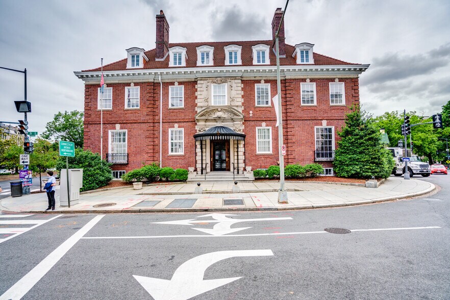 More Photos Of 2040 S St NW, Washington Office For Sale