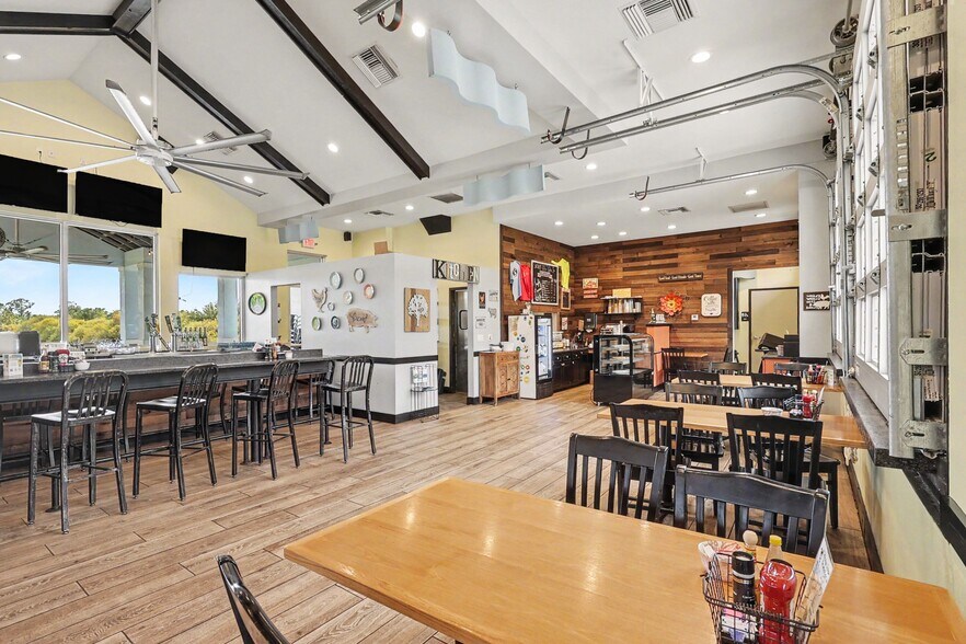 More Photos Of 11970 Fairway Lakes Dr, Fort Myers Restaurant For Sale