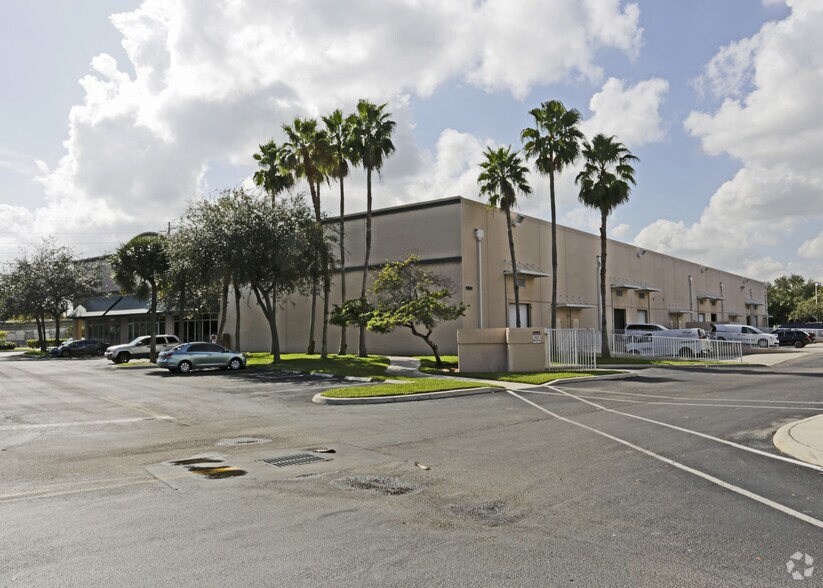More Photos Of 1881-1887 W State Road 84, Fort Lauderdale Showroom For Lease