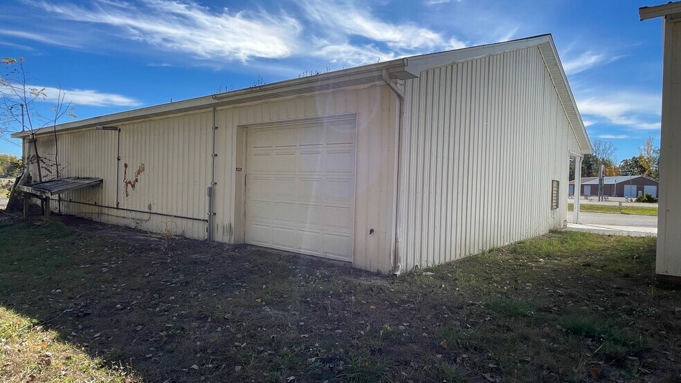 More Photos Of 3331 M 18, Beaverton Manufacturing For Sale