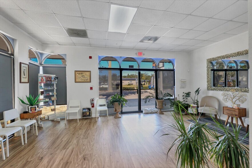 More Photos Of 3637 Cortez Rd, Bradenton Storefront For Sale