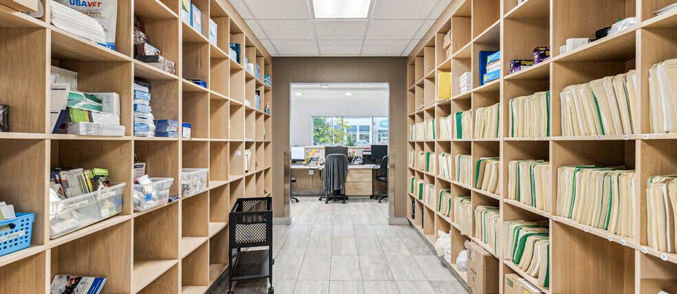 More Photos Of 4 Pine St N, Thorold Veterinarian Kennel For Sale