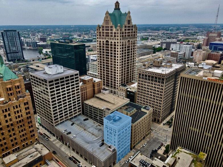 More Photos Of 225 E Mason St, Milwaukee Office Residential For Sale