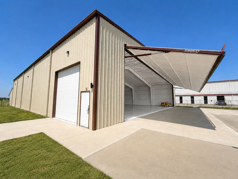 More Photos Of 2408 Airport Rd, Gainesville Airplane Hangar For Sale