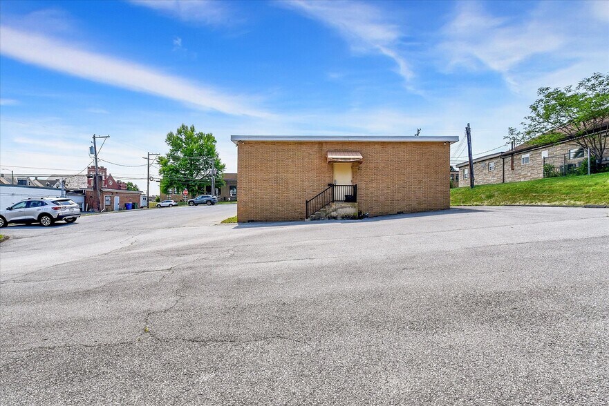 More Photos Of 104 N 7th St, Lemoyne Office For Sale