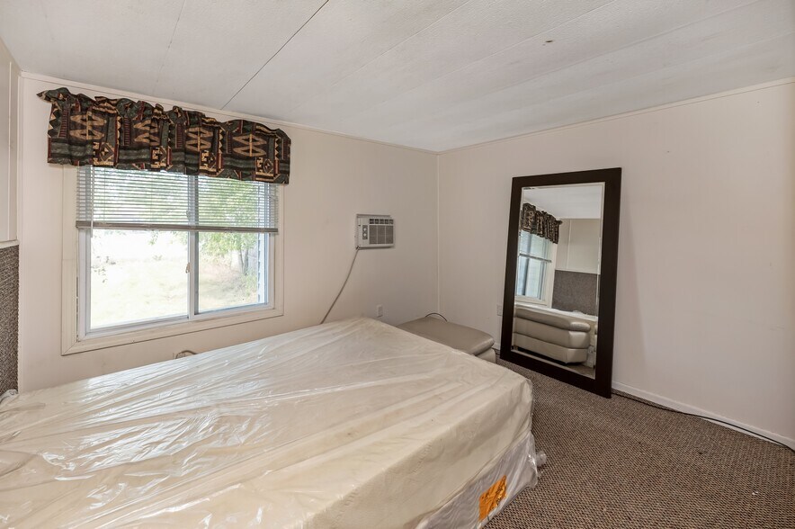 More Photos Of 3905 32nd St, Port Huron Truck Terminal For Sale