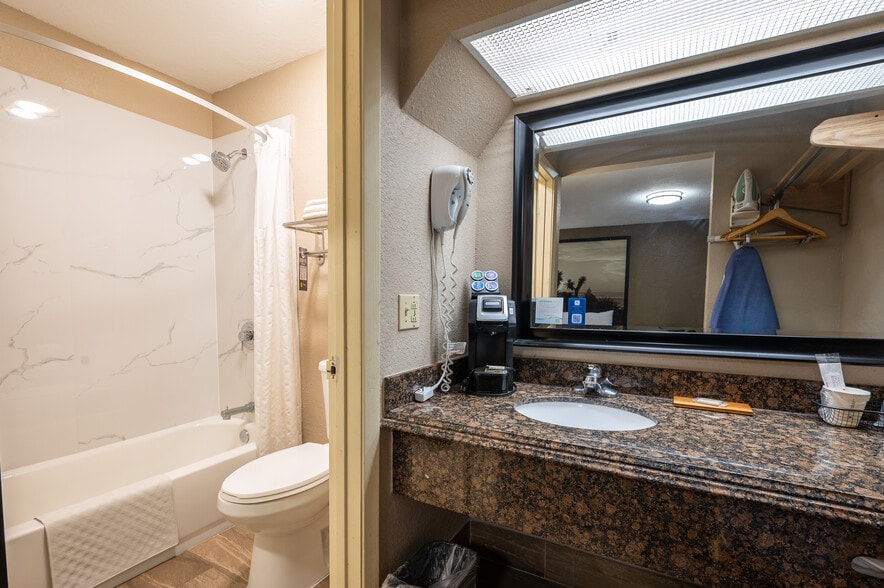 More Photos Of 11217 Ih 37, Corpus Christi Hotel For Sale