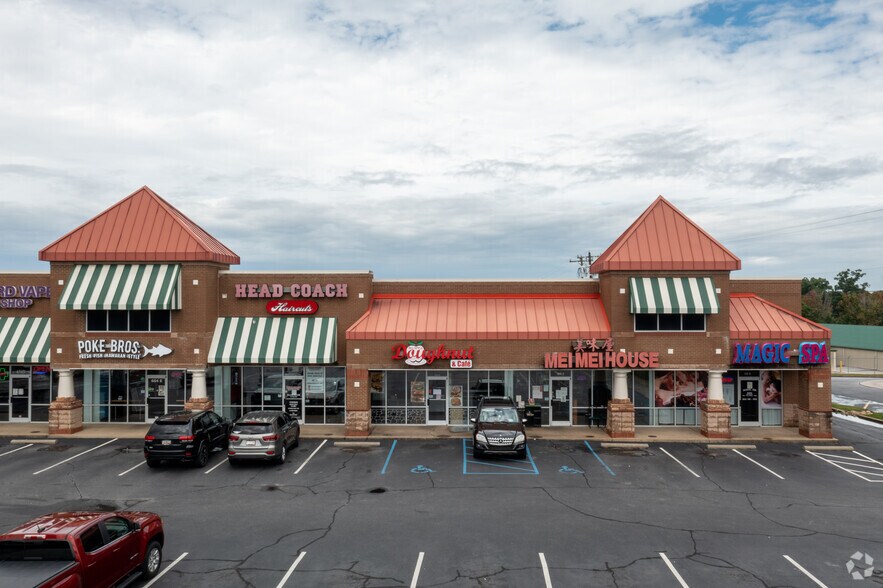 More Photos Of 654 Fairview Rd, Simpsonville Unknown For Lease