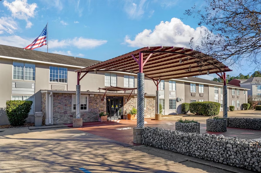 Primary Photo Of 5131 University Pky, Natchitoches Hotel For Sale