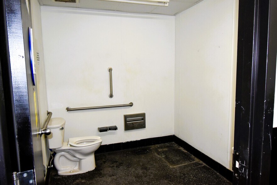 More Photos Of 43423 Monroe St, Indio Freestanding For Sale