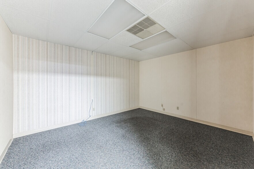 More Photos Of 1611 Old Granger Rd, Taylor Office For Lease