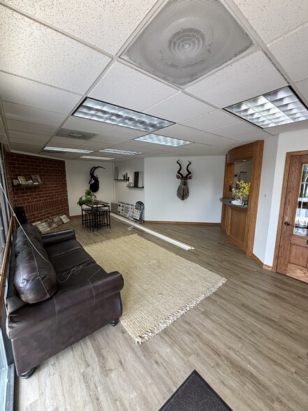 More Photos Of 1539-1553 Paonia Ct, Colorado Springs Light Distribution For Lease