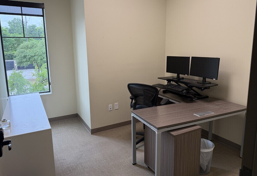 More Photos Of 7200 W University Dr, McKinney Office For Lease