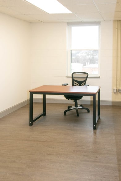 More Photos Of 5509 Vine St, Alexandria Flex For Lease