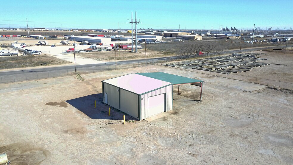 More Photos Of 302 Industrial Ave, Odessa Warehouse For Sale