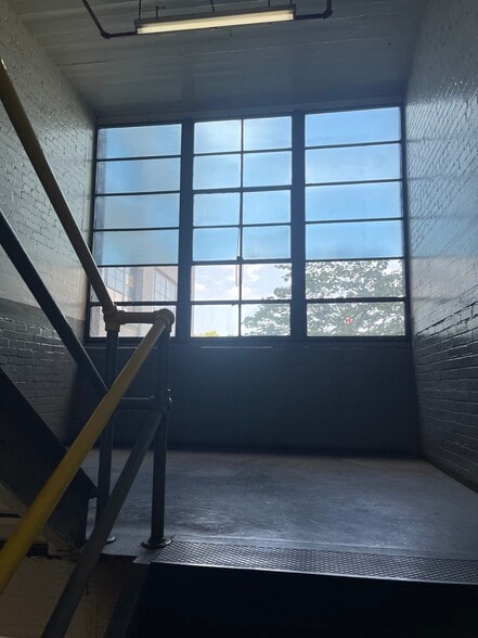 More Photos Of 300 S Center St, Springfield Manufacturing For Sale
