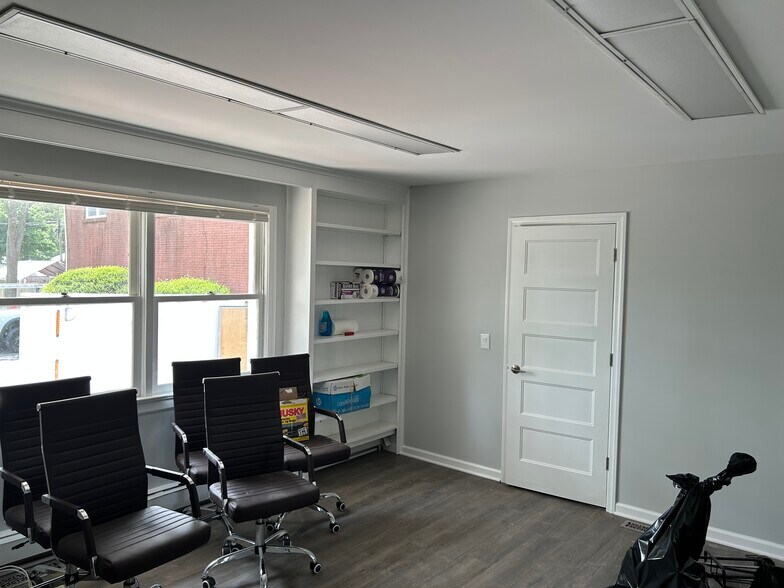 More Photos Of 58 W Main St, Freehold Office For Lease