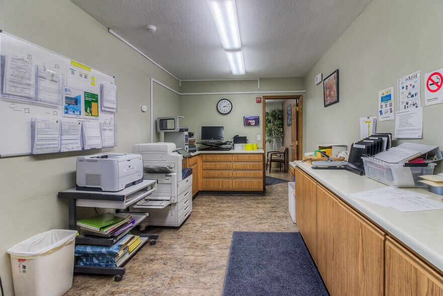 More Photos Of 1535-1541 W Lee Rd, Othello Warehouse For Sale