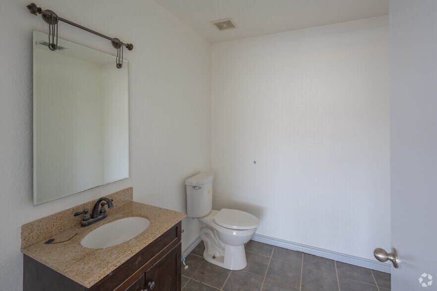 More Photos Of 705 Industrial Loop, Breckenridge Manufacturing For Lease