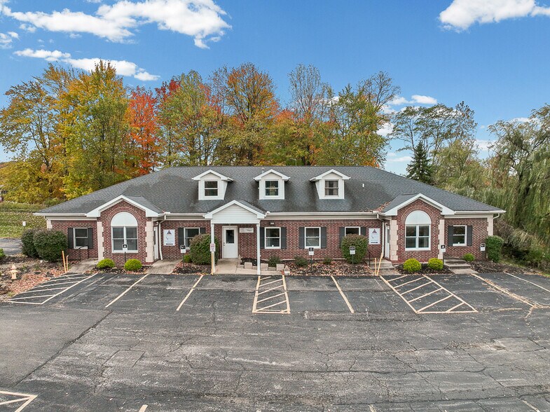 More Photos Of 8050 Corporate Cir, North Royalton Office For Lease