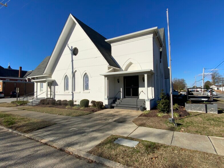 More Photos Of 401 W Cumberland St, Dunn Funeral Home For Sale