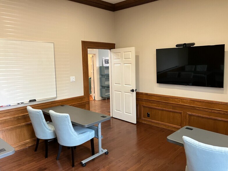 More Photos Of 611 W 14th St, Austin Office For Lease