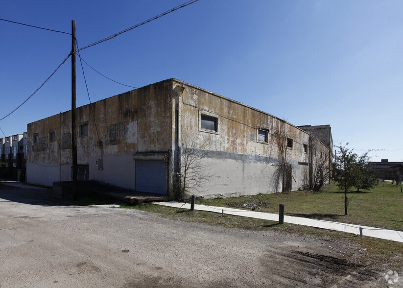 More Photos Of 812 Live Oak St, Houston Office For Sale
