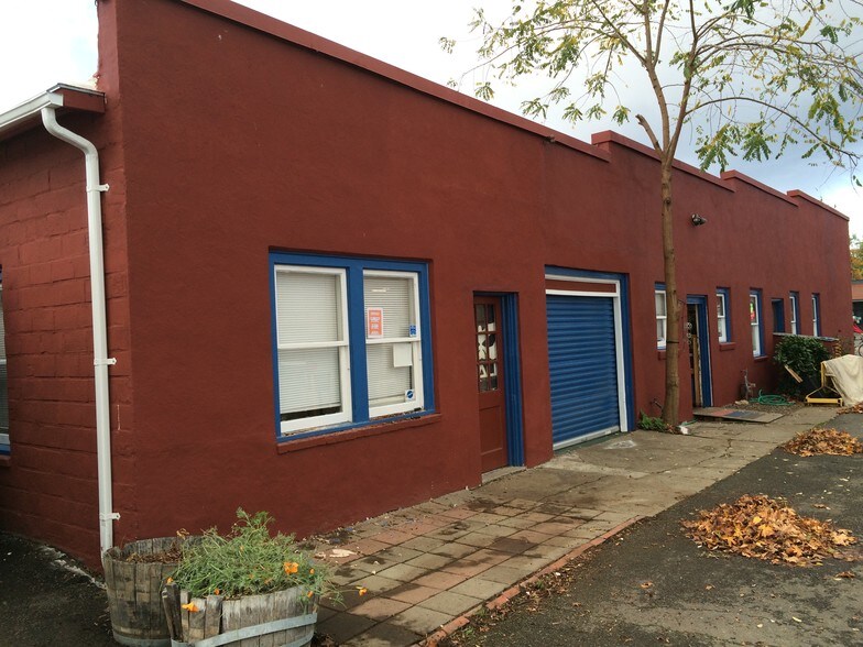 More Photos Of 155 Main St W, Monmouth Storefront For Lease