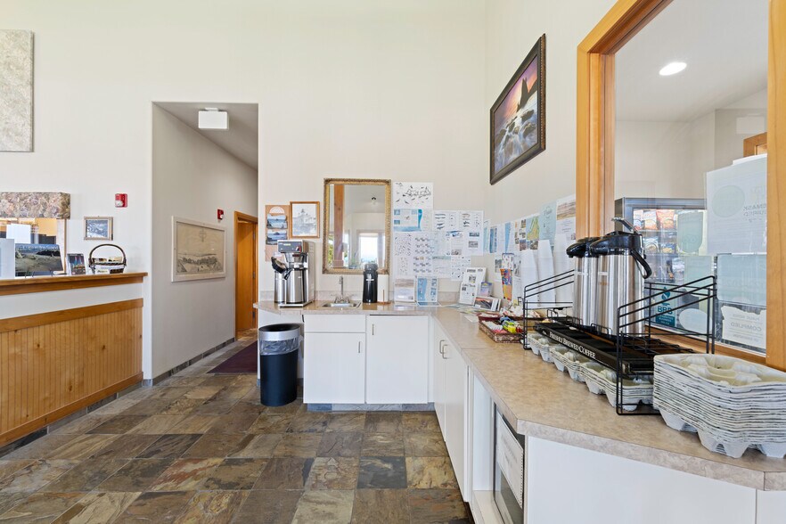 More Photos Of 1865 Beach Loop Dr, Bandon Hotel For Sale