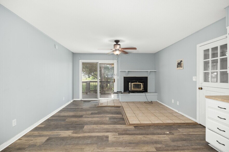 More Photos Of 802 E Nodaway St, Oregon Flex For Sale