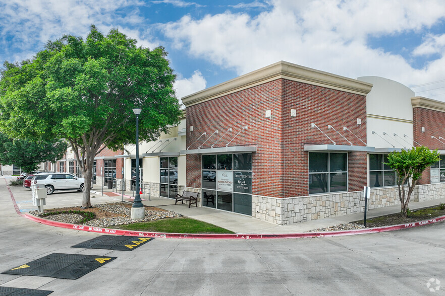 Primary Photo Of 601 S Main St, Keller Medical For Lease