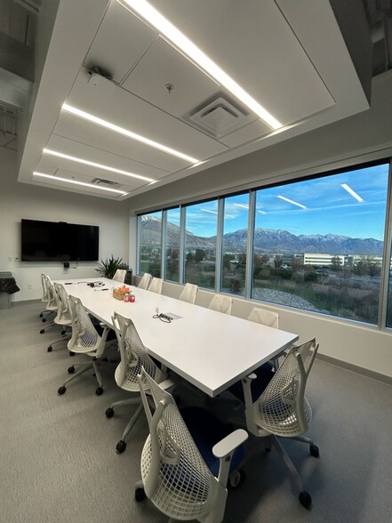 More Photos Of 2570 W 600 N, Lindon Office For Lease