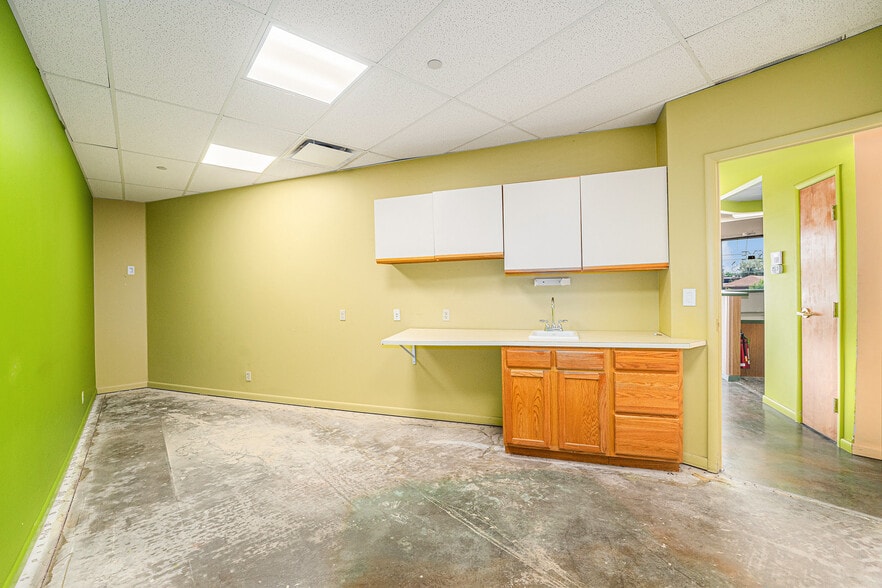 More Photos Of 5075 Leetsdale Dr, Denver Unknown For Lease