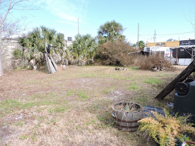 More Photos Of 2504 Main St, Jacksonville Freestanding For Sale