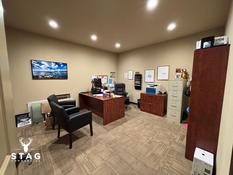 More Photos Of 7420 FM 2449, Ponder Office For Lease