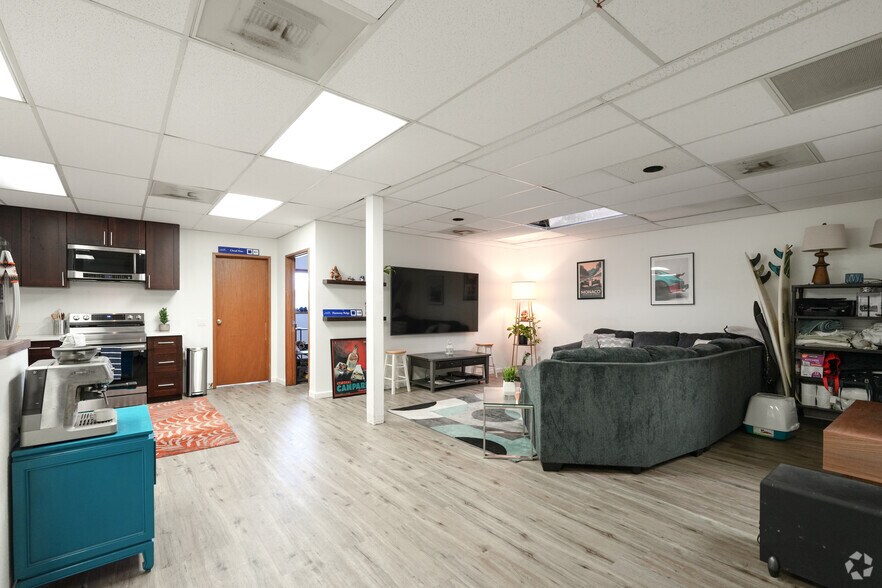 More Photos Of 4355 Lawehana St, Honolulu Industrial For Sale