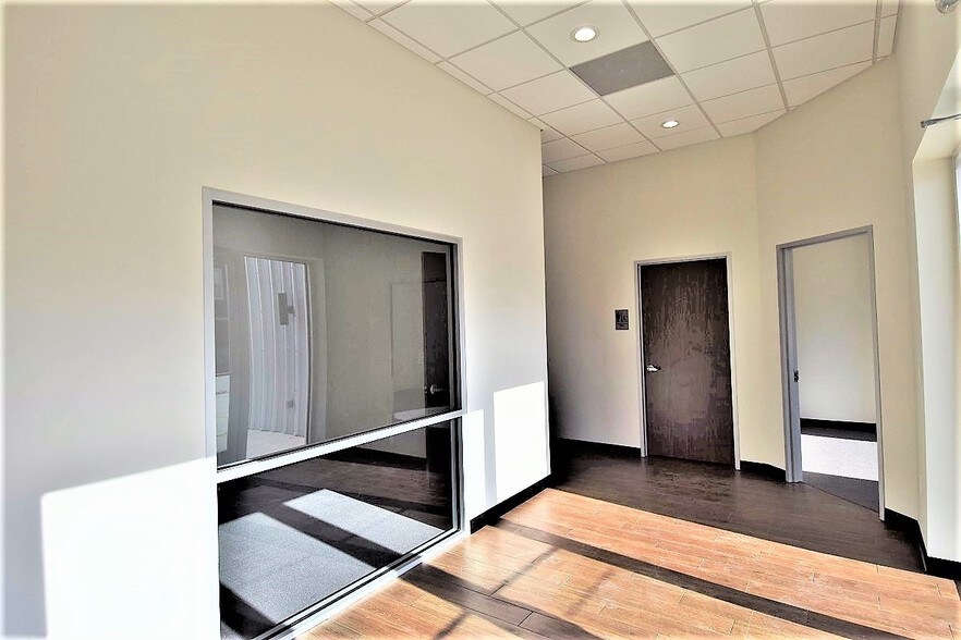 More Photos Of 7515 Oak Bluff Dr, Magnolia Office For Lease