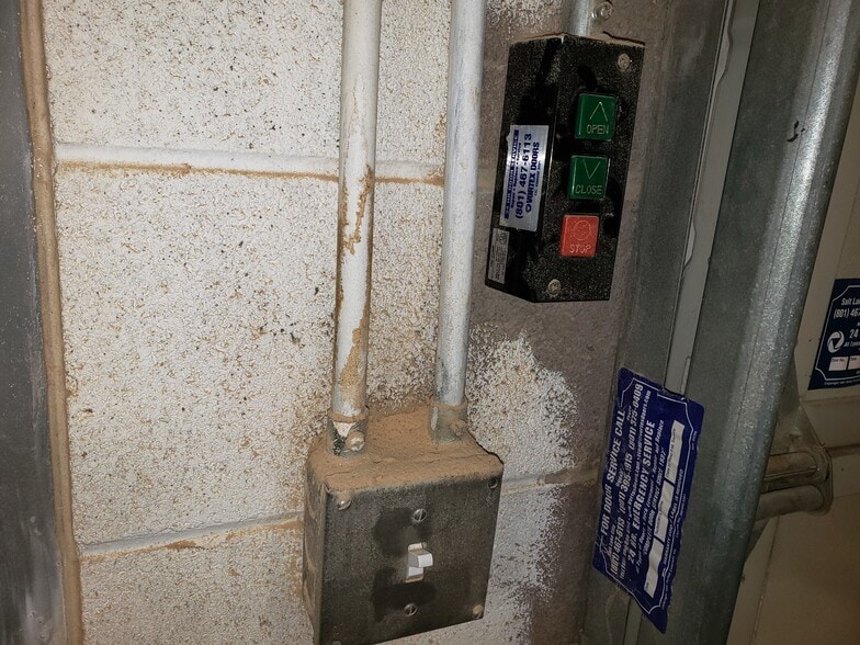 More Photos Of 215 N Redwood Rd, North Salt Lake Flex For Lease