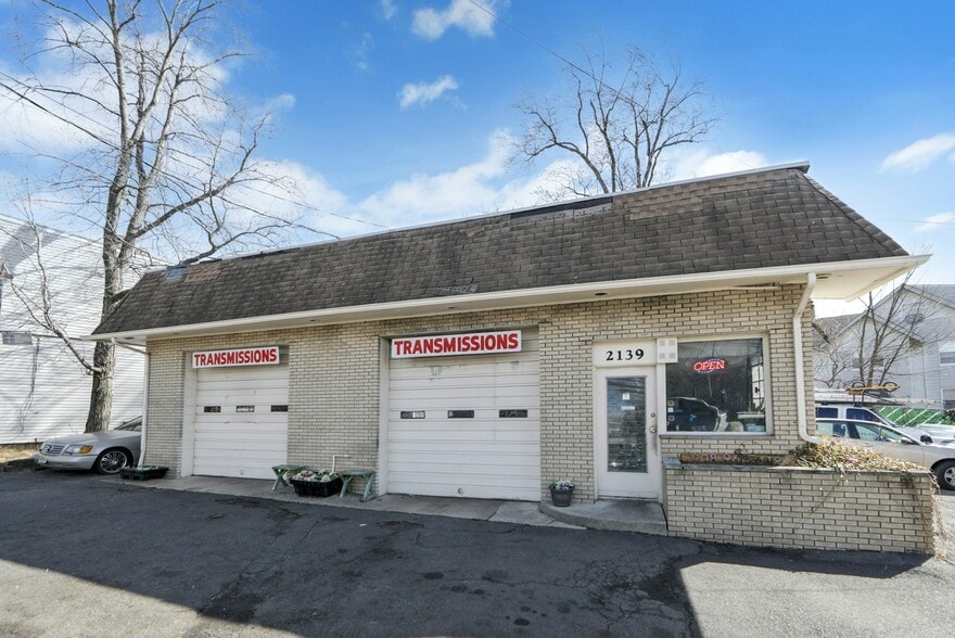 More Photos Of 2139 Springfield Ave, Vauxhall Auto Repair For Sale