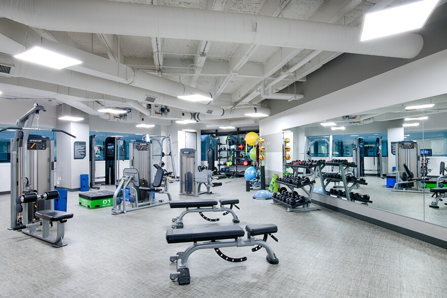 More Photos Of 5710 Lyndon B Johnson Fwy, Dallas Unknown For Lease