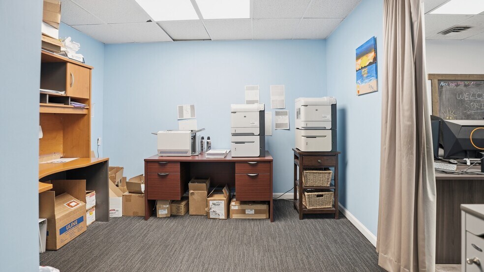 More Photos Of 18 Unqua Rd, Massapequa Loft Creative Space For Sale