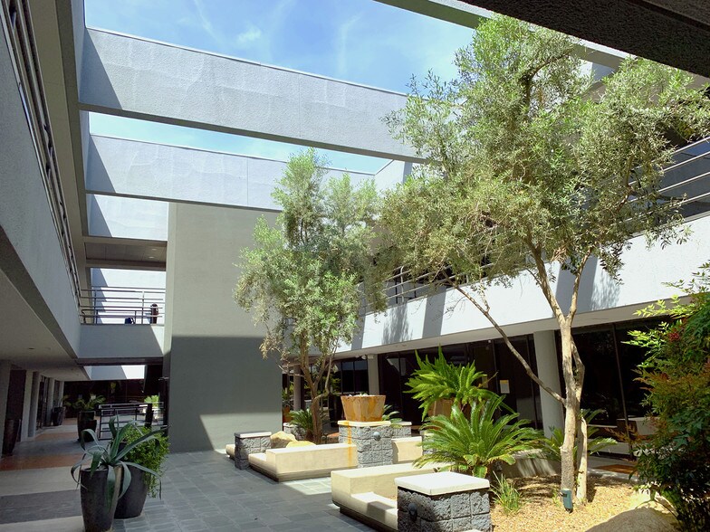 More Photos Of 2929 E Camelback Rd, Phoenix Office For Lease