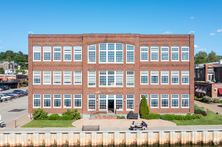 More Photos Of 3 W Main St, Irvington Office For Lease