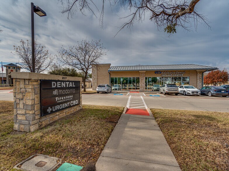More Photos Of 897 N MacArthur Blvd, Coppell Medical For Lease