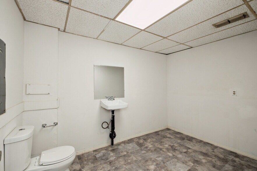 More Photos Of 616-620 N Fulton St, Fresno Office Residential For Sale