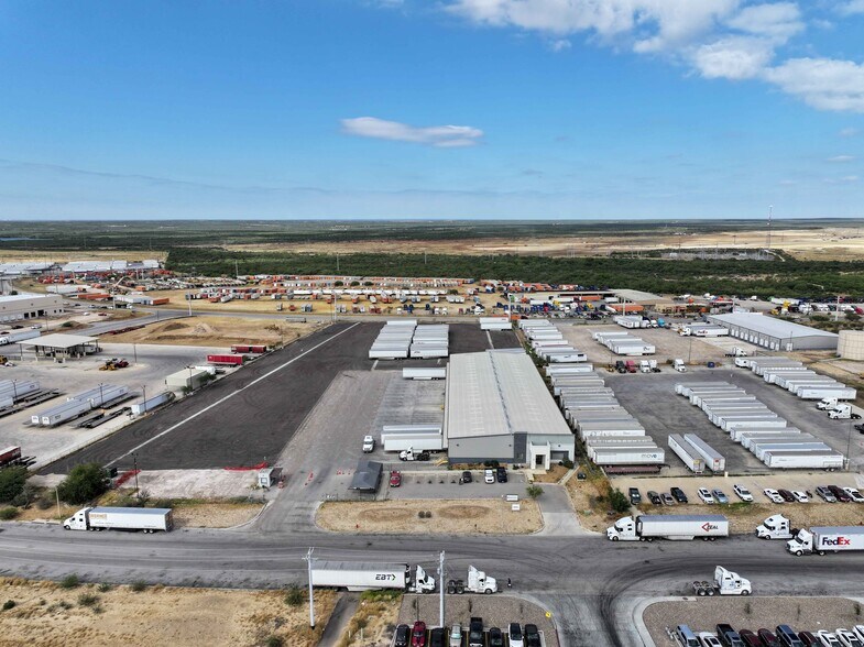 More Photos Of 1118 Beltway Pkwy, Laredo Warehouse For Lease